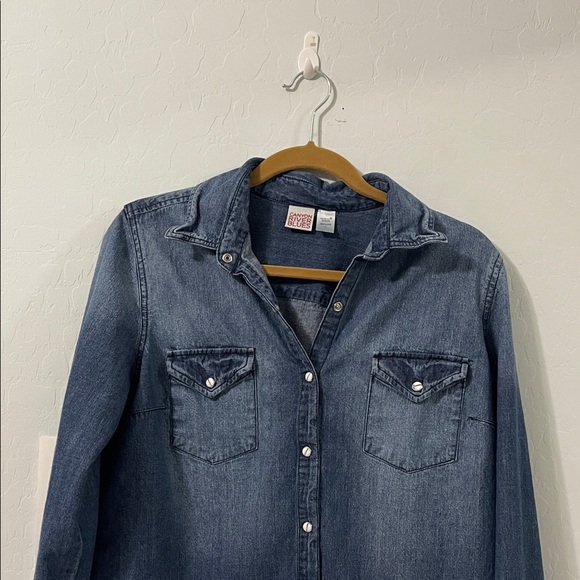 Women’s Canyon River Blues Denim Button Down Shirt, Blue, Cowgirl Style, Large - Picture 3 of 5